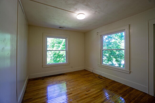 Building Photo - 815 Maryland Ave