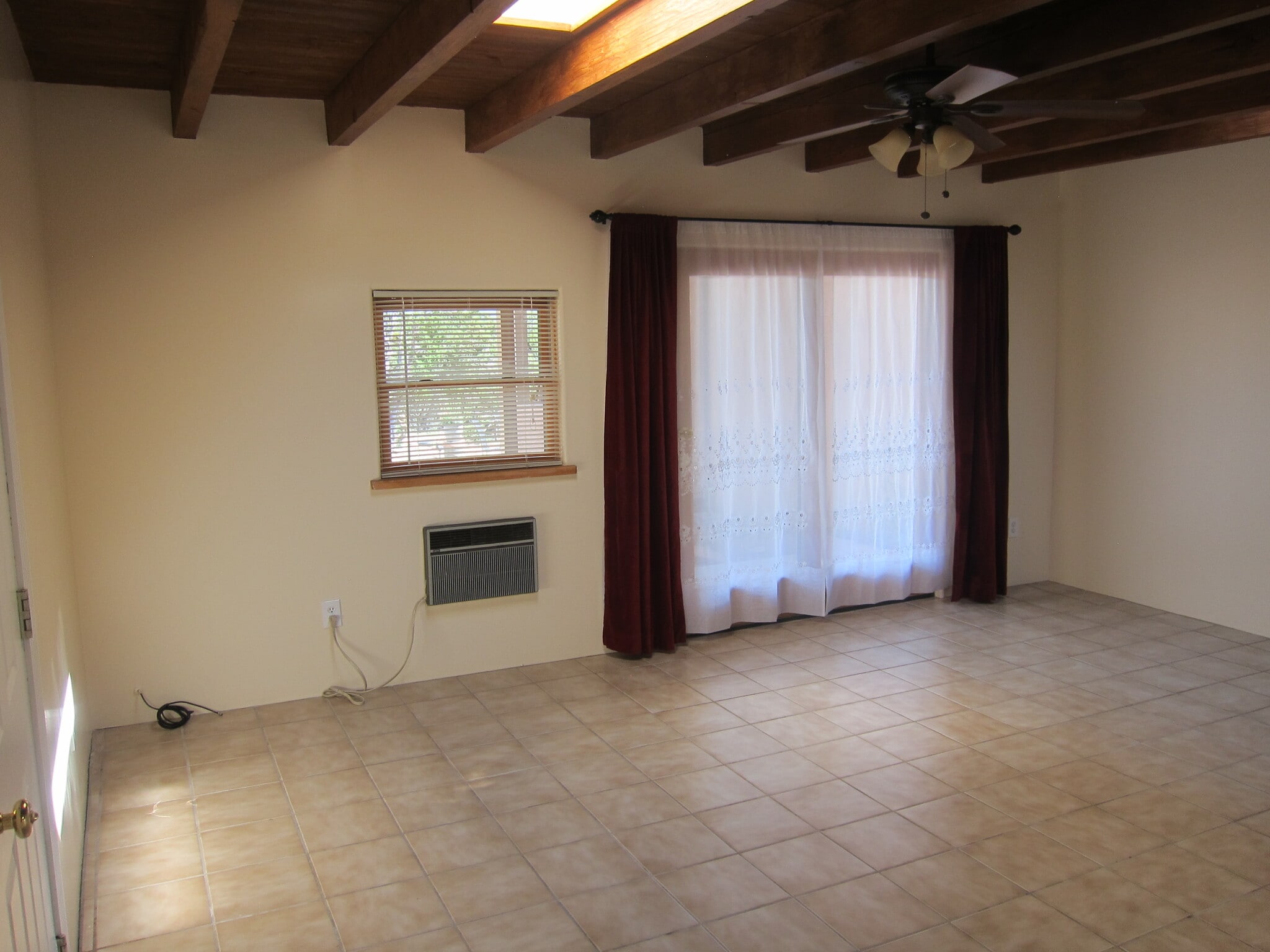 Building Photo - 1121 Calle Largo