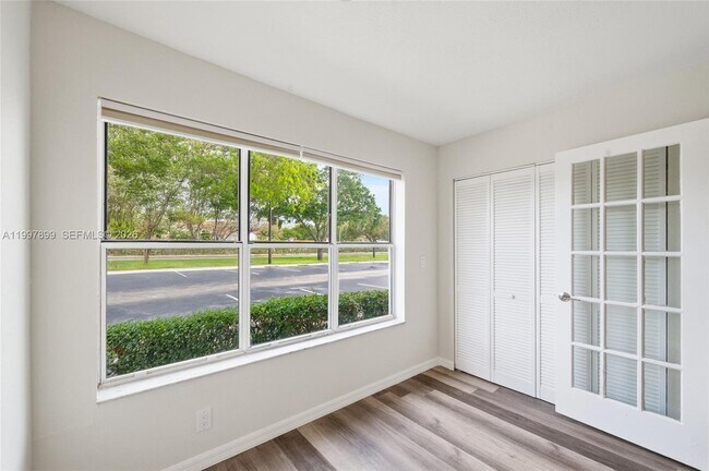 Building Photo - 3310 Pinewalk Dr N