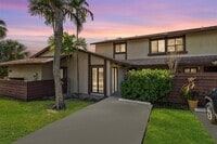 Building Photo - 7136 SW 105th Ct