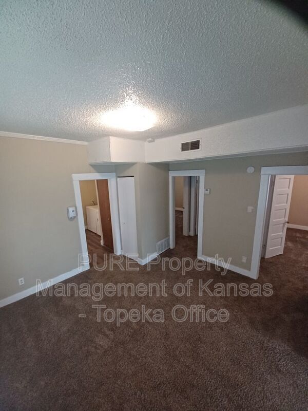 Building Photo - 630 SW Washburn Ave