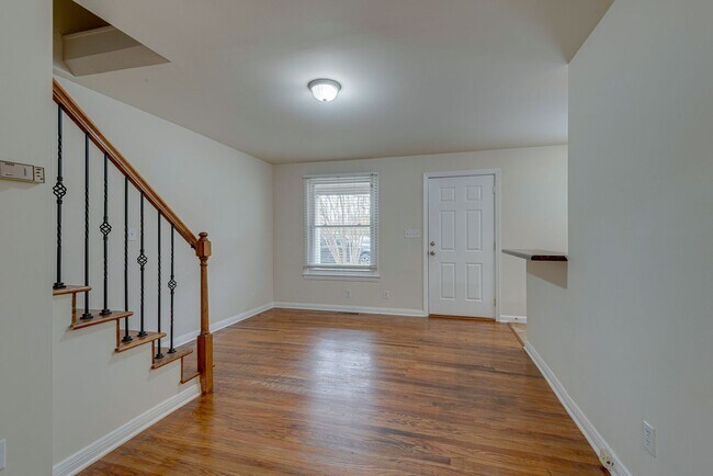 Building Photo - 3bed 2bath West End Duplex