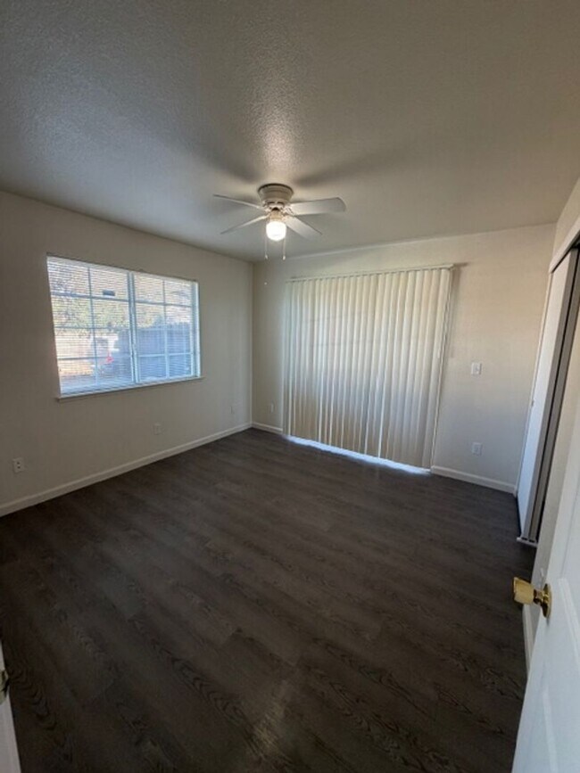 Building Photo - 7585 Twin Oaks Ave