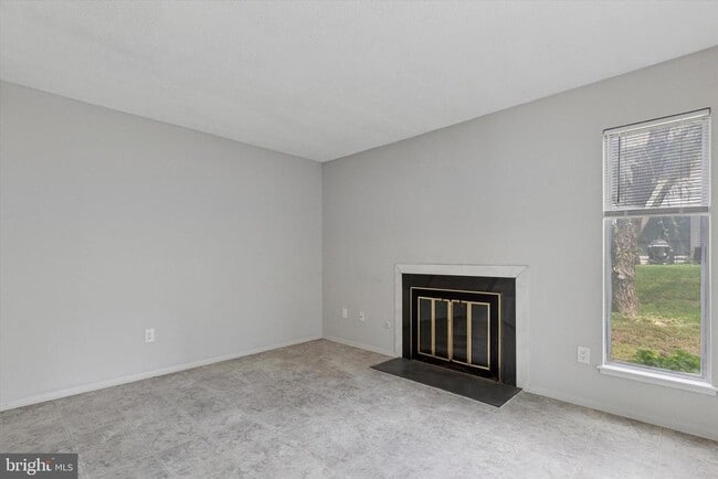 Building Photo - 102 Revere Dr