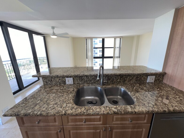 Building Photo - 3031 N Ocean Blvd