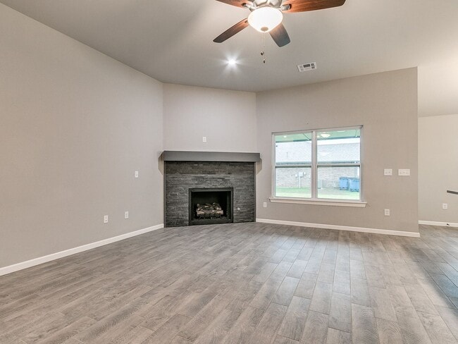 Building Photo - 1ST MONTH FREE