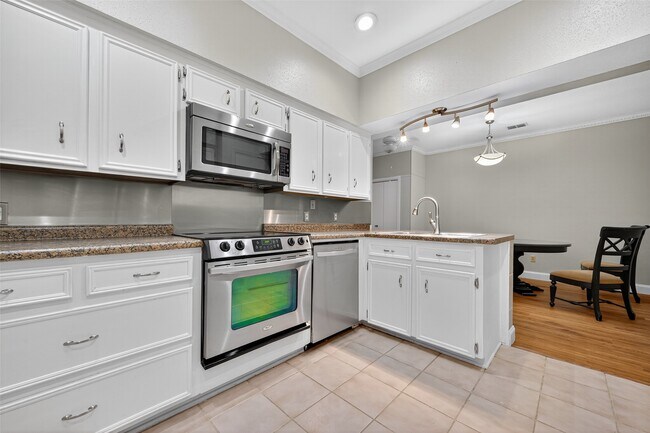 Building Photo - 4426 Basswood Ln