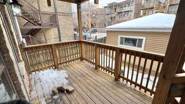 Building Photo - 644 W Aldine Ave