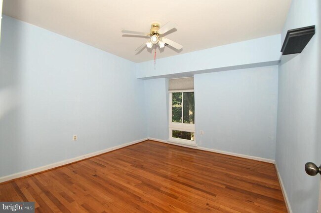 Building Photo - 8147 Inverness Ridge Rd