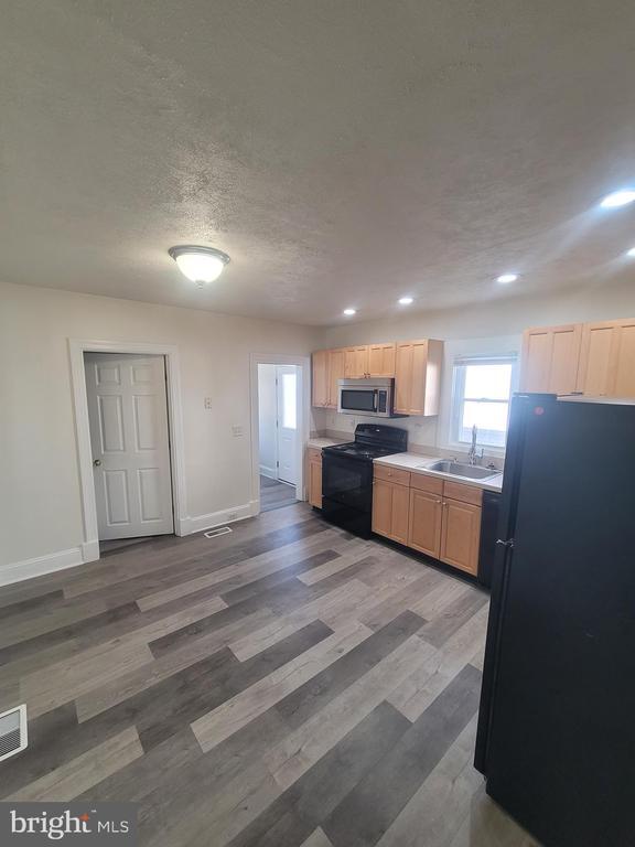 Building Photo - 48 Webster St