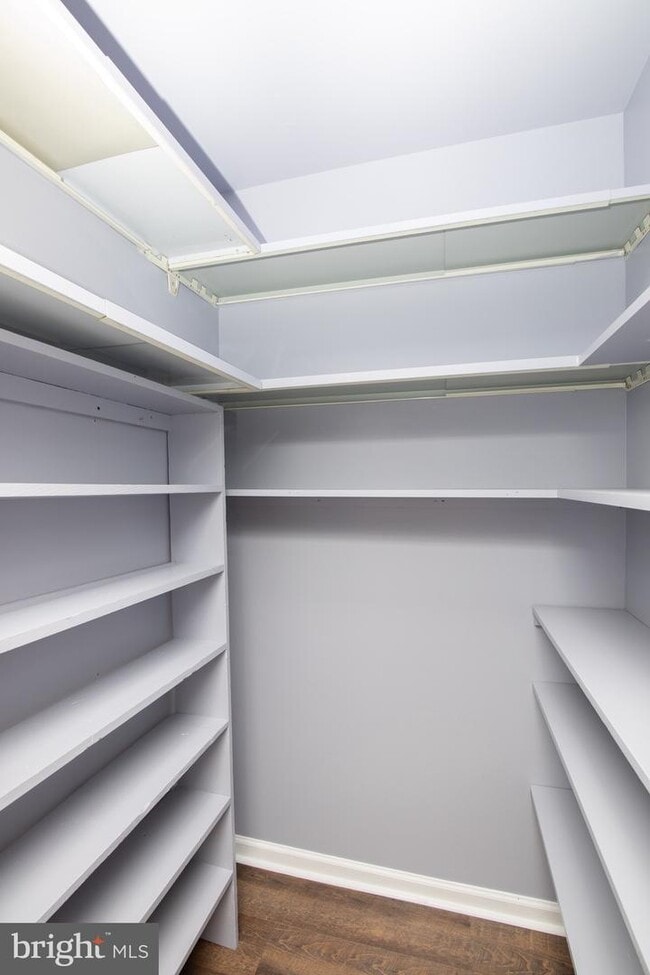 Building Photo - 322 Kings Croft Dr