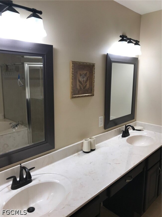 Building Photo - 9600 Roundstone Cir