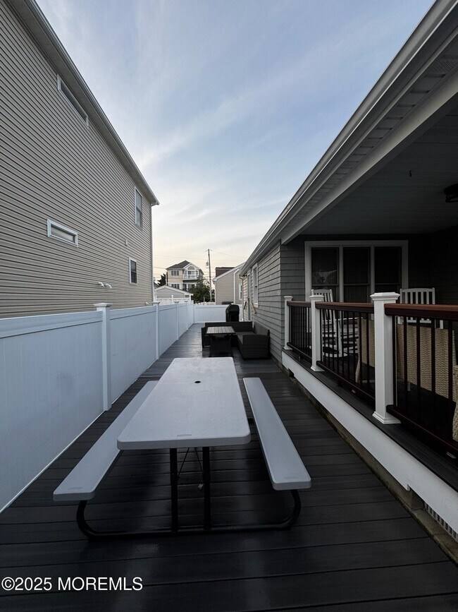 Building Photo - 106 Surf Dr