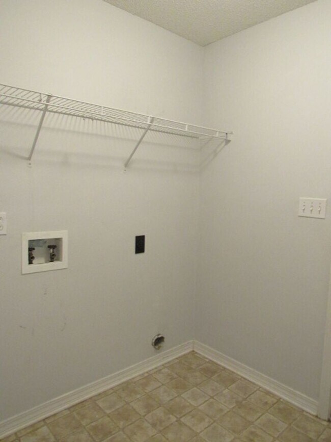 Building Photo - Four bedroom home in Gulf Breeze!