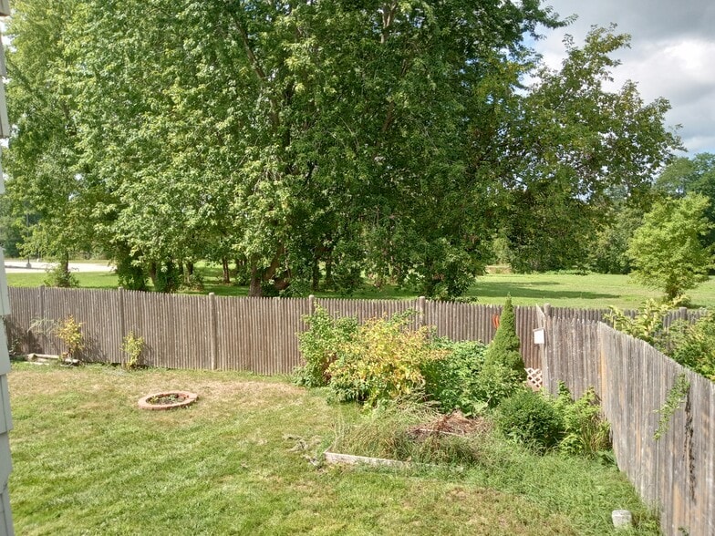 cozy backyard, field & community walking trail beyond - 243 Locust St