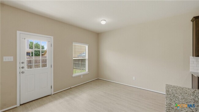 Building Photo - 140 Fabarm Ln