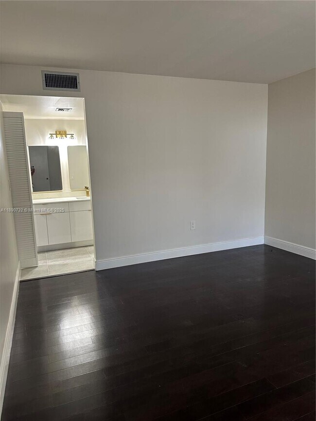 Building Photo - 9010 SW 125th Ave