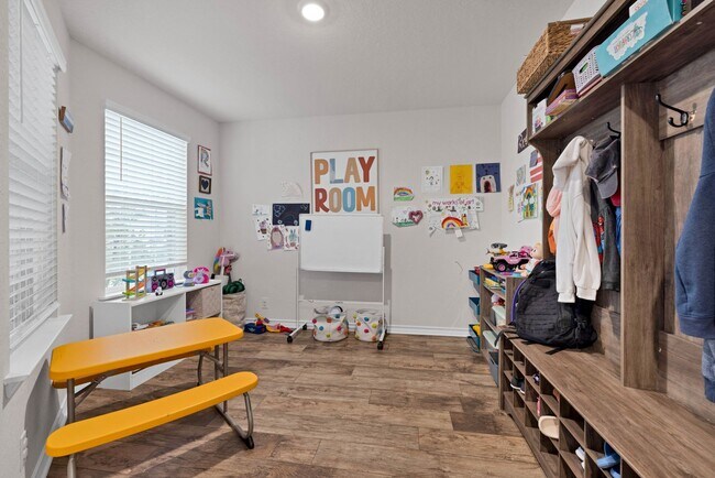 Building Photo - Beautiful 4 Bedroom/2.5 Bathroom Two Story Newly Built in the West Side of San Antonio