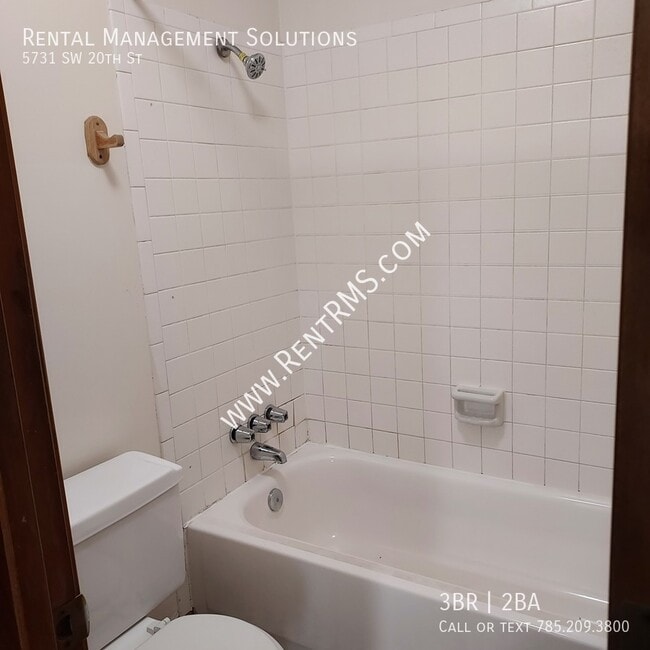 Building Photo - 5731 SW 20th St