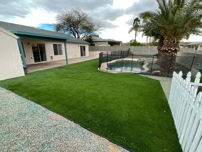 Building Photo - Pool and spa with Mountain views