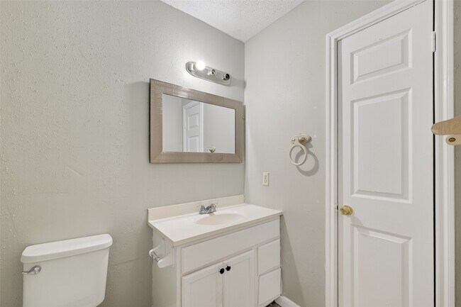 Building Photo - 4326 Howcher St