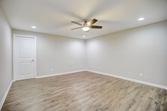 Building Photo - 2507 Rogge Ln