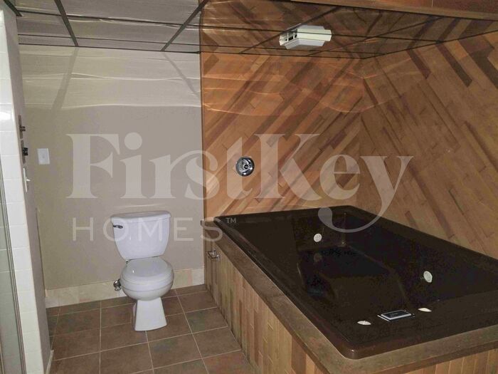 Building Photo - 185 Paramount Dr