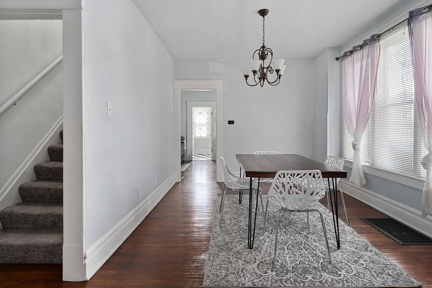 Building Photo - 477 E Gates St