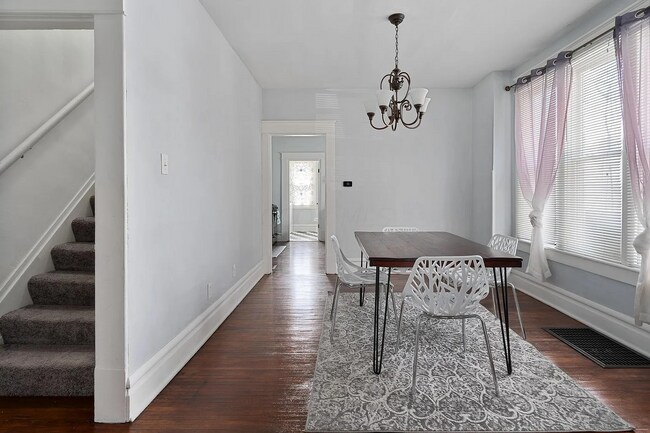 Building Photo - 477 E Gates St