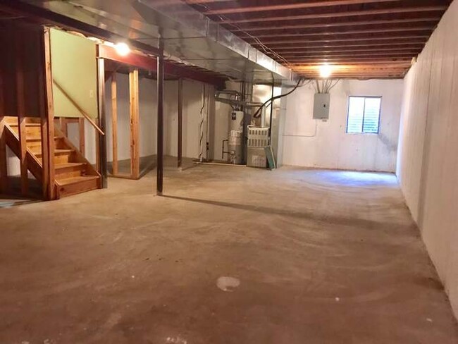 Building Photo - 2105 Aspen Dr