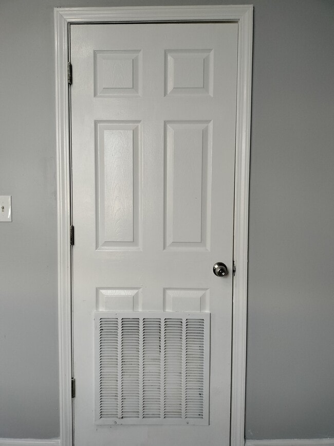 Building Photo - 2525 E 72nd Pl