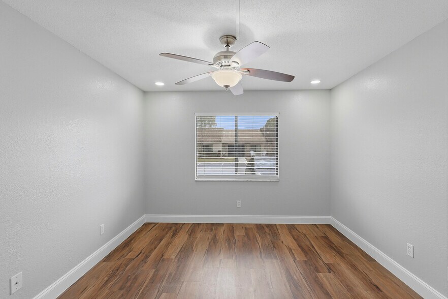Building Photo - 7360 Ulmerton Rd