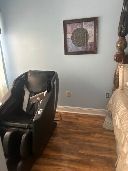 Building Photo - 4015 Tree Top Rd