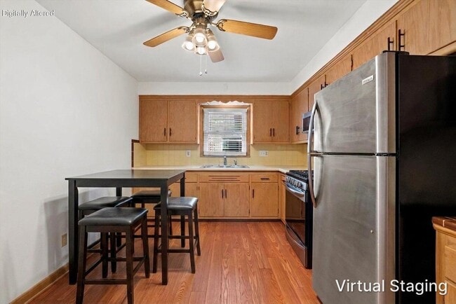 Building Photo - 8748 Parkview Ct