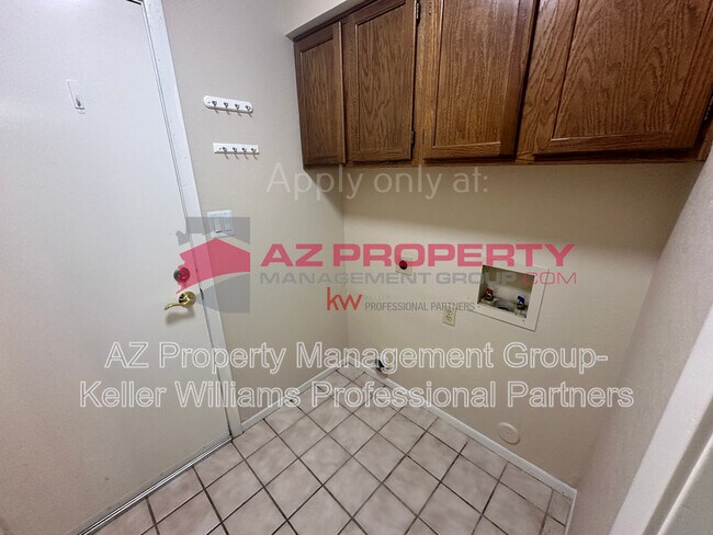 Building Photo - 4770 W New World Dr