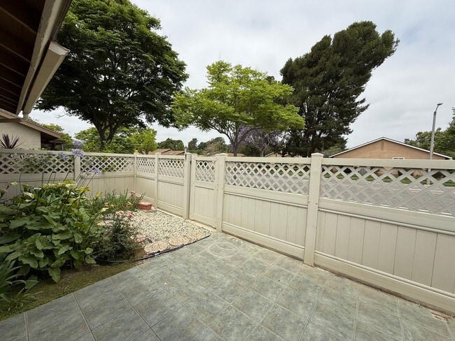 Building Photo - Large Home in Leisure Village - Premier Se...