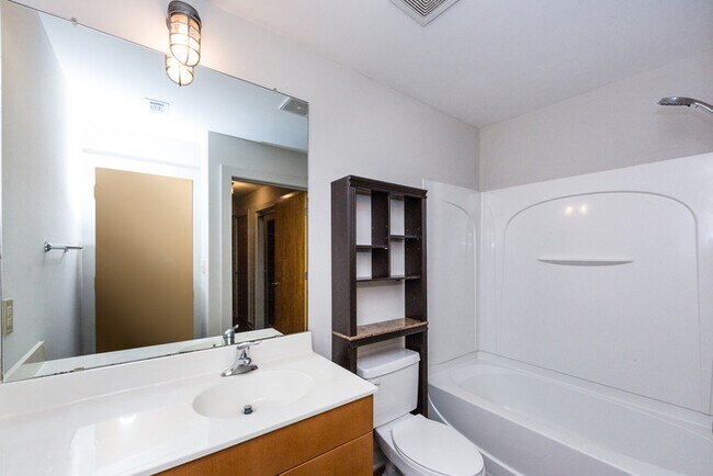 Building Photo - Amazing Industrial Studio at 626 N Graham!