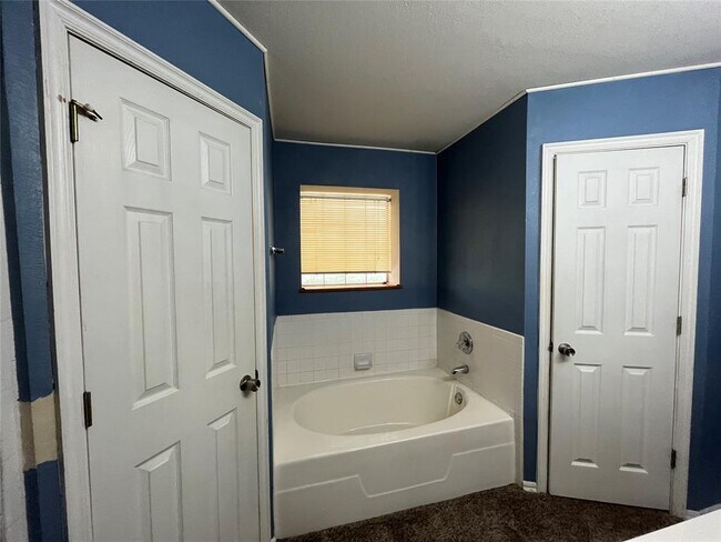 Building Photo - 2045 Rising Hill Dr