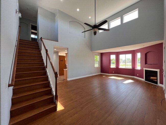 Building Photo - FANTASTIC 2 STORY HOME, 3 bedroom, 2.5 bat...