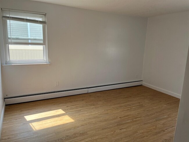 Building Photo - 117 Evergreen Ave