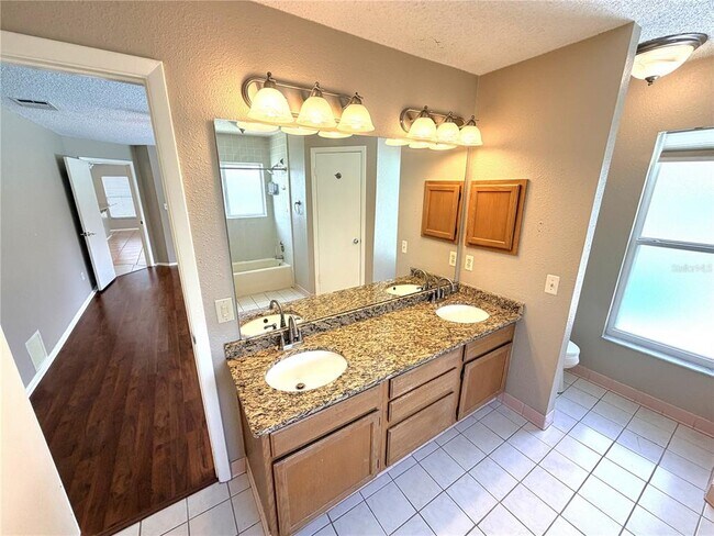 Building Photo - 309 Buttonwood Dr