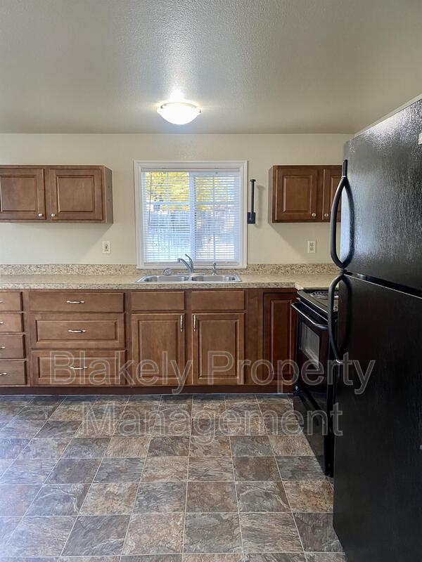 Building Photo - 3009 W Overland Rd