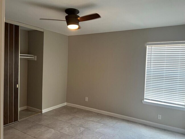 Building Photo - 5550 N Braeswood Blvd