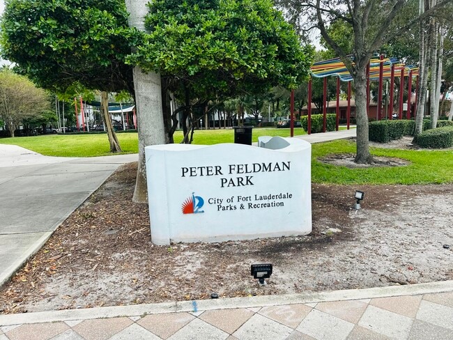 Building Photo - 533 NE 3rd Ave