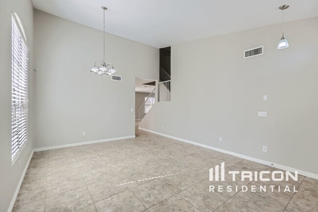 Building Photo - 12527 W Edgemont Ave