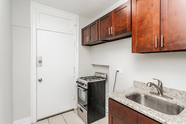 Building Photo - 6949 S Paxton Ave