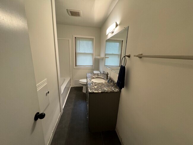 Building Photo - 3840 Pilgrim Rd