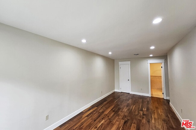 Building Photo - 382 E California Blvd