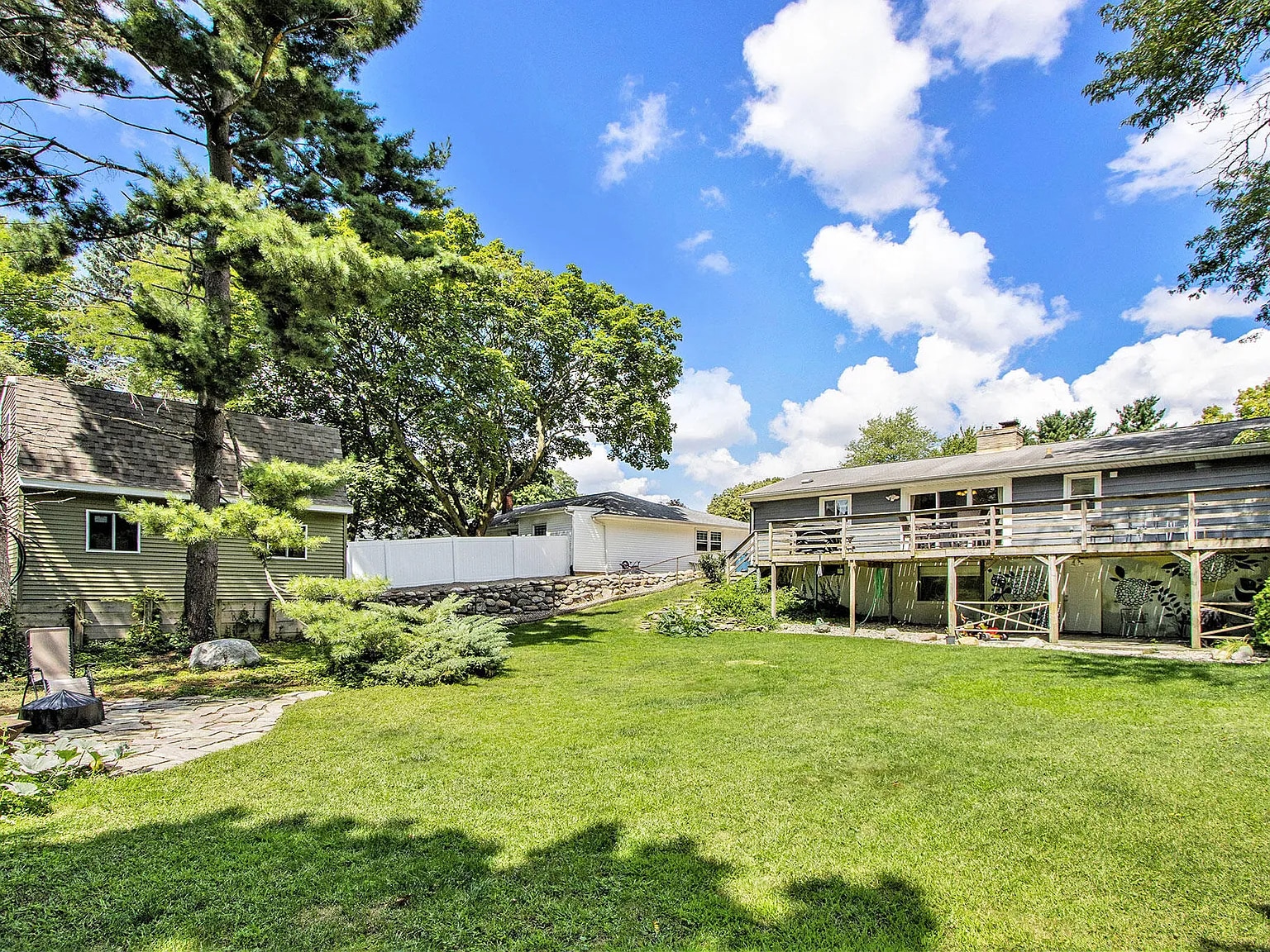 Beautiful secluded backyard - 2909 Crestview Ave