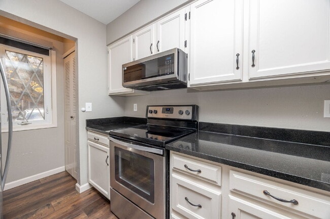 Building Photo - Discover Comfort and Style: Spacious 2-Bed...